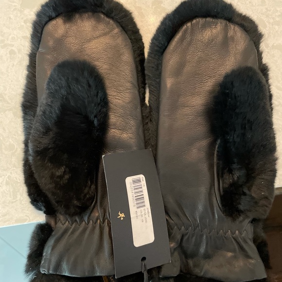 NWT. WANT Less Essentiels. Real fur and leather mittens. - Picture 2 of 4